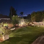 Airy 3Br, Ac, Garden, 2Min Strip, 8Min Oura Beach