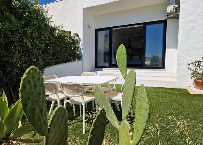 Airy 3Br, Ac, Garden, 2Min Strip, 8Min Oura Beach