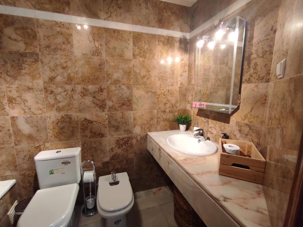 Villa Magna Near The Strip With Bbq, Ac, Balcony, Parking, 4 Tvs And Free Wifi *