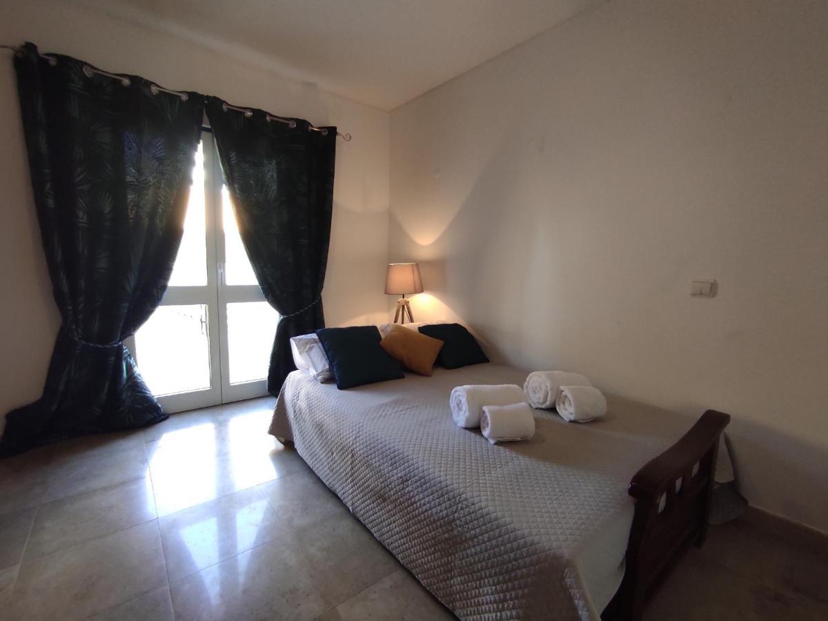 Magna Near The Strip With Bbq, Ac, Balcony, Parking, 4 Tvs And Free Wifi *