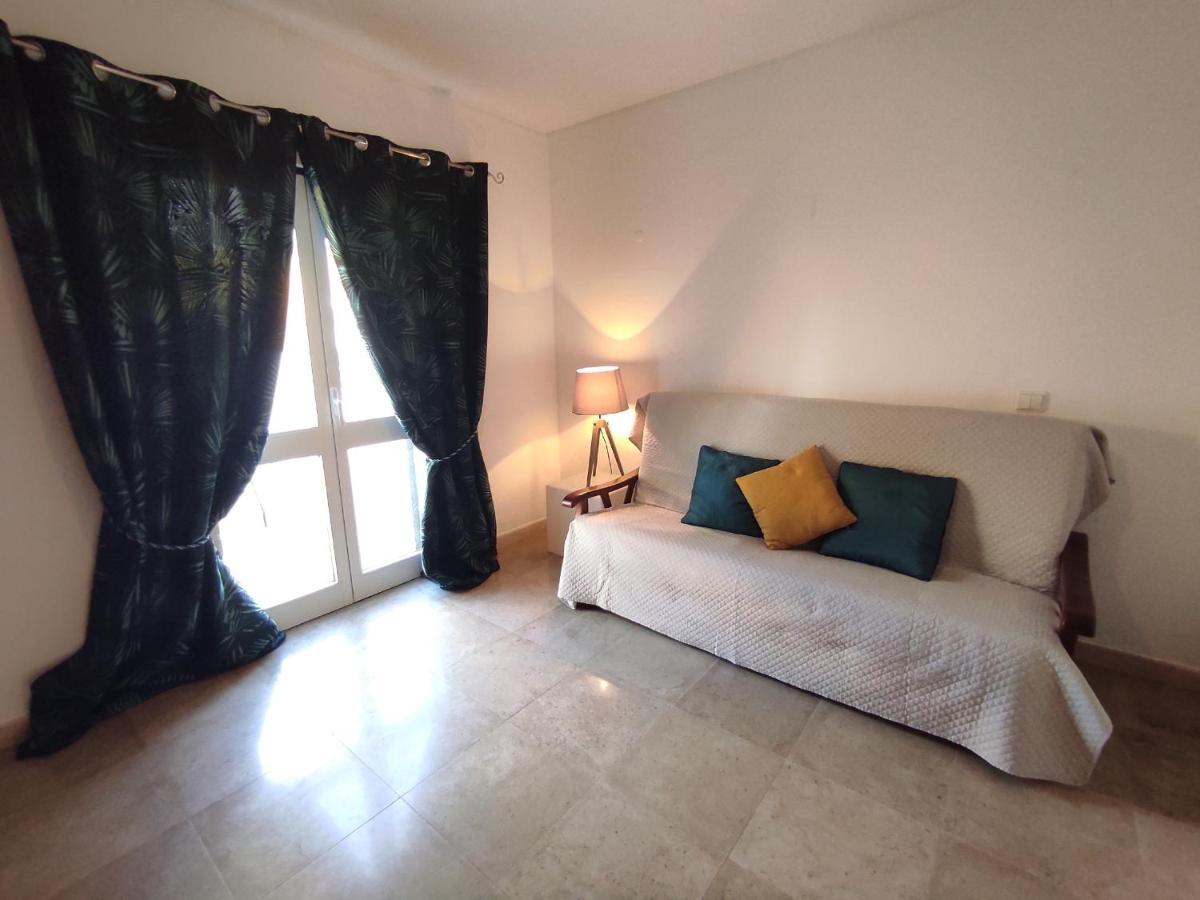 Villa Magna Near The Strip With Bbq, Ac, Balcony, Parking, 4 Tvs And Free Wifi