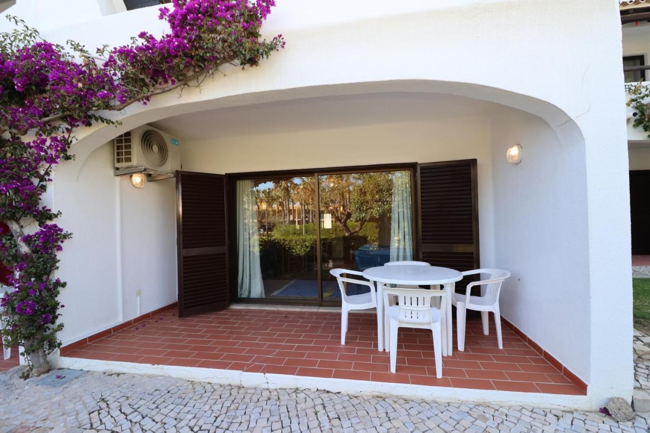 Camelia 67 At Sao Rafael - Albufeira