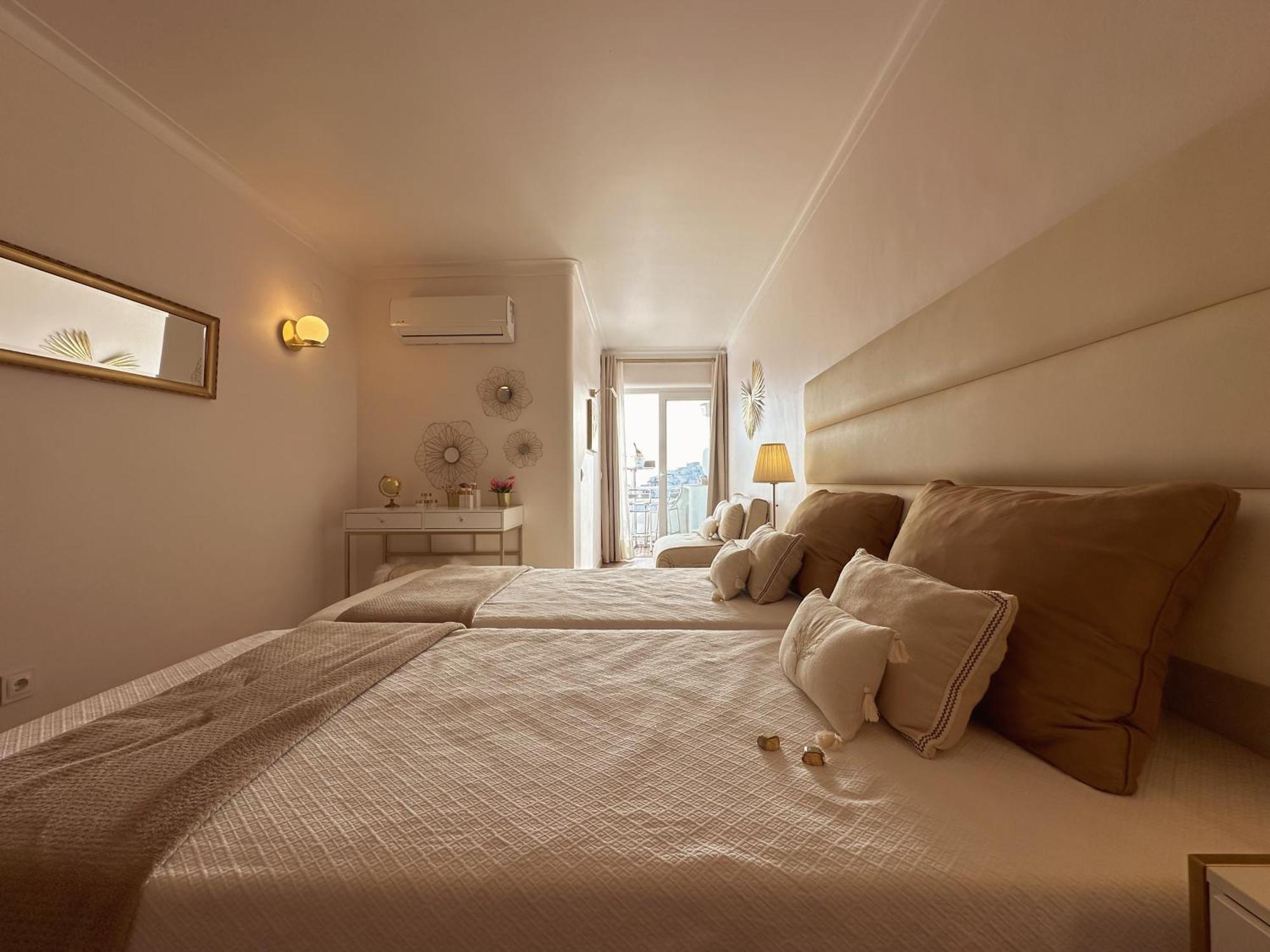 Apartment Deluxe Flat By Holidays