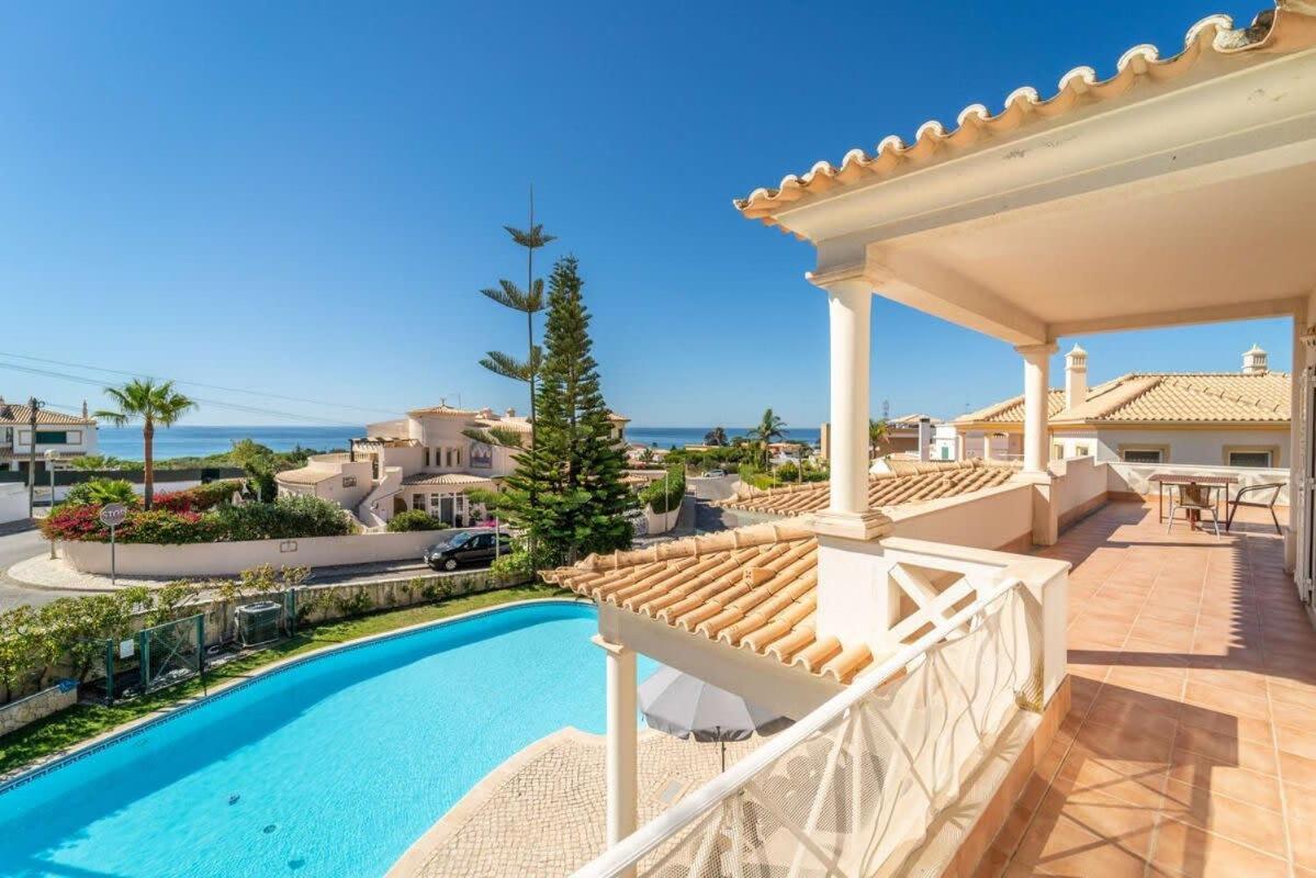 Gale Grande - Bright Airy With A Private Pool Holiday home *