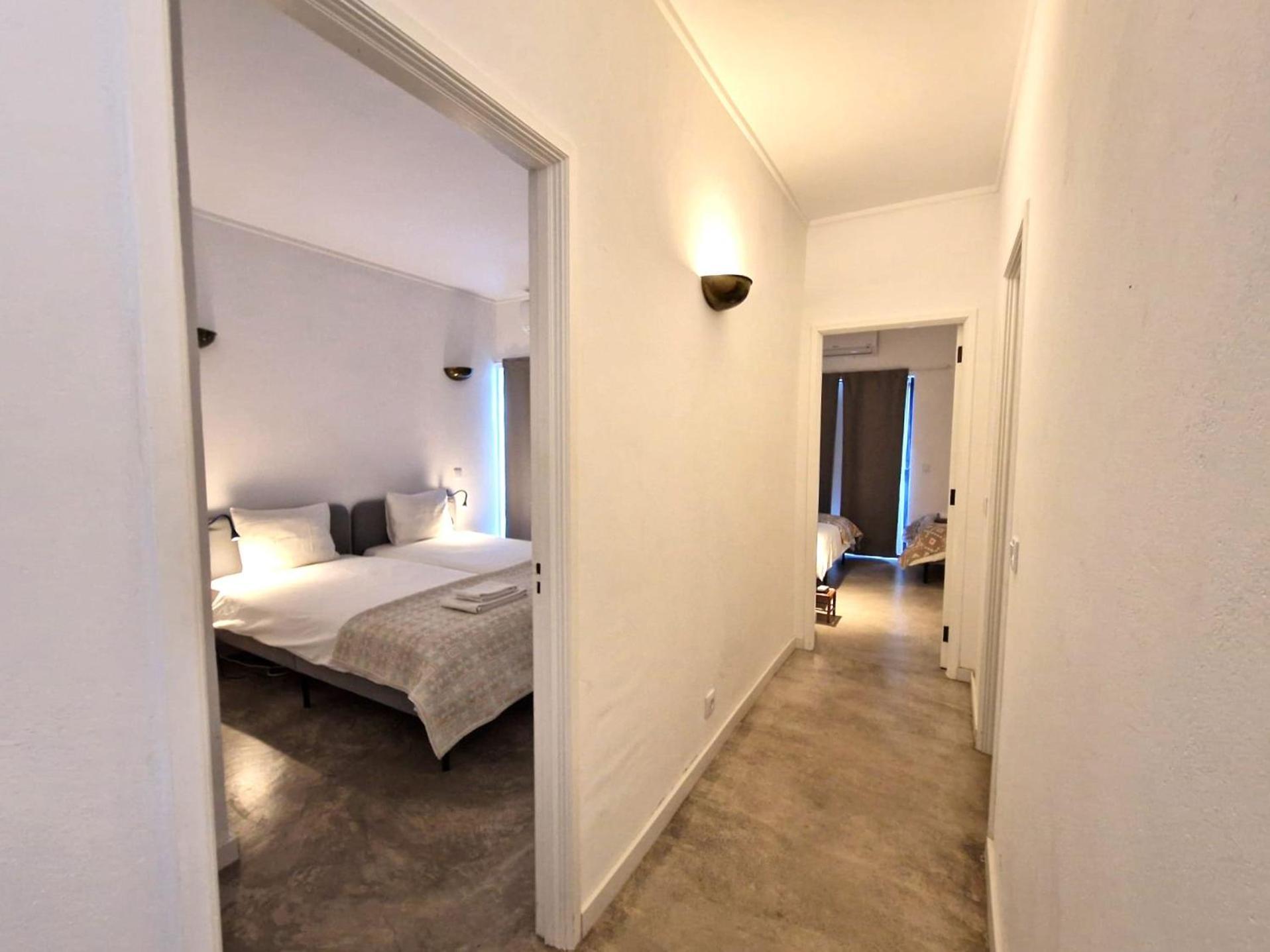 Airy 3br, Ac, Garden, 2min Strip, 8min Oura Apartment *