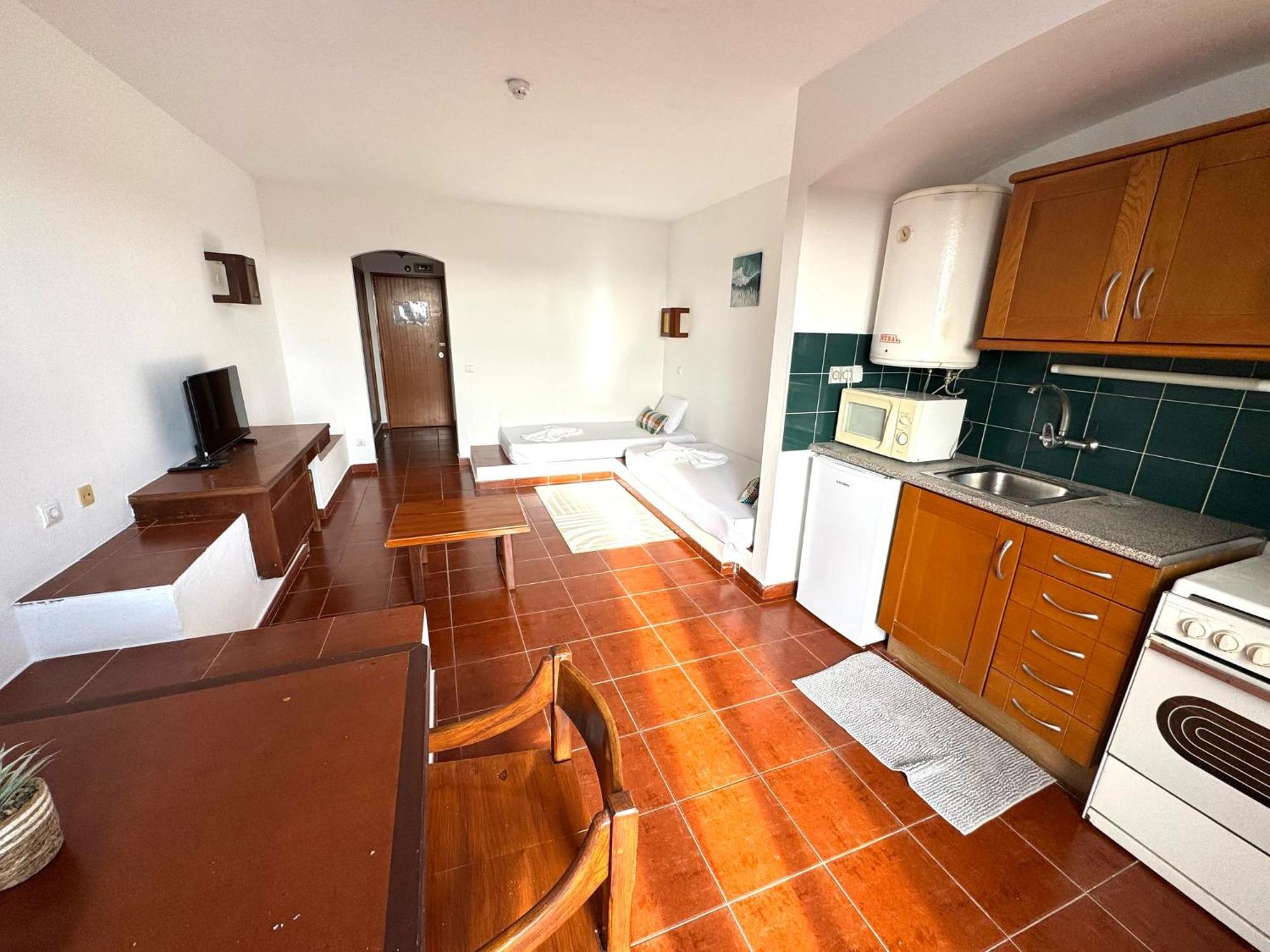 Oura Apartment *