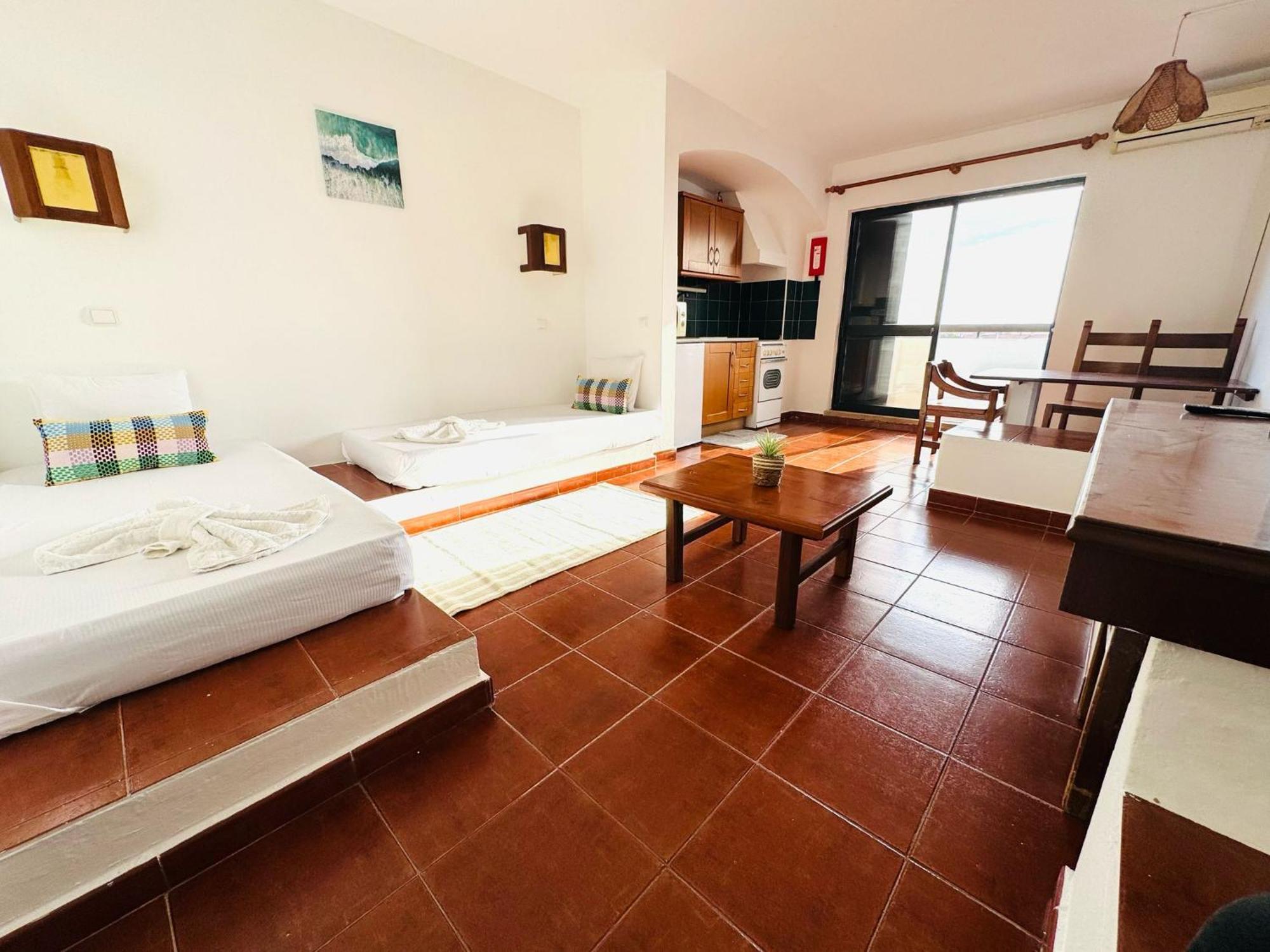 Oura Apartment *