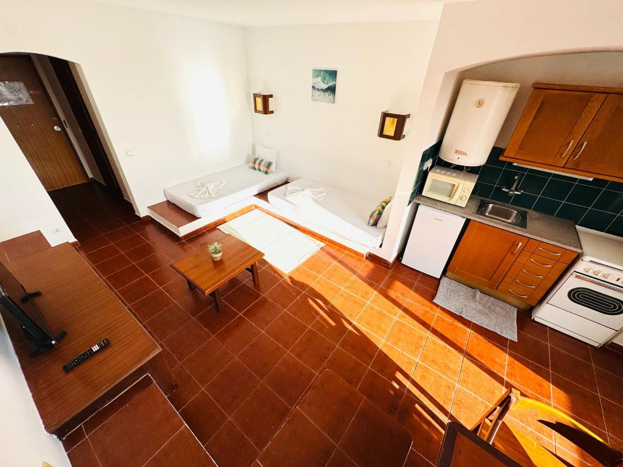 Oura Apartment *