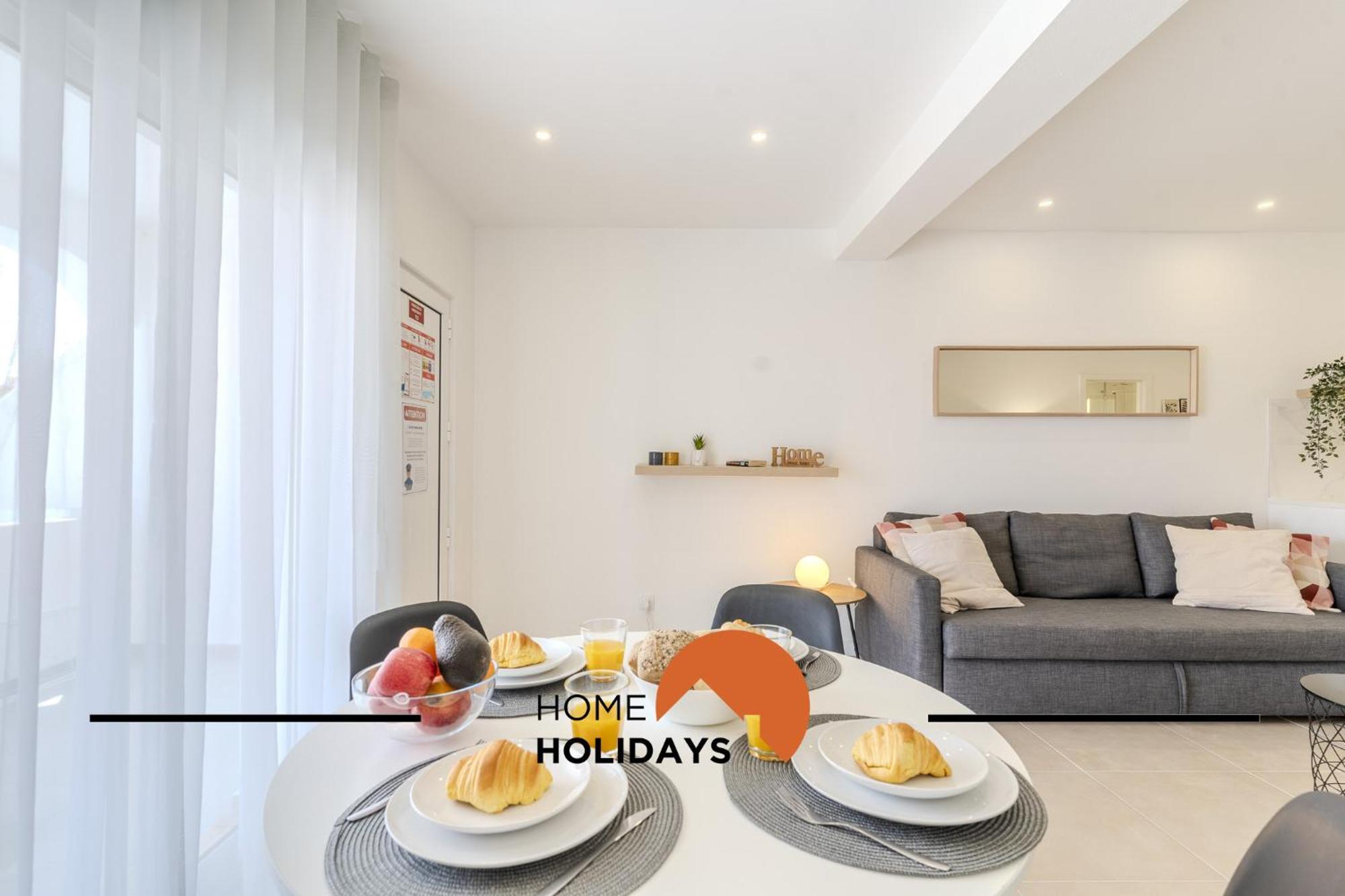 #170 Pateo Flat By Holidays *