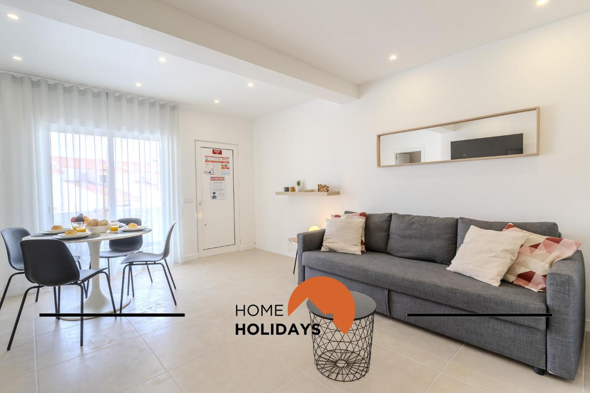 #170 Pateo Flat By Holidays *