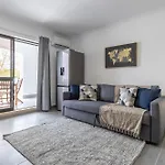 Excellent Oura Apartments