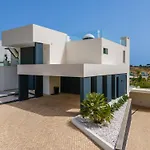 Villa Das Amendoeiras By Hellovacations