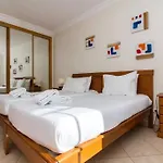 Oura Sunrise - Piscina, Praia E Diversao!