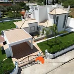 #297 Moderna V3 Com Piscina By Home Holidays