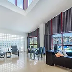 Villa Malibu Marina
