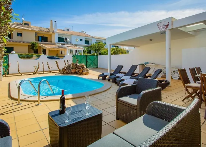 Sunny 2Bdr House W/ Private Pool By Lovelystay