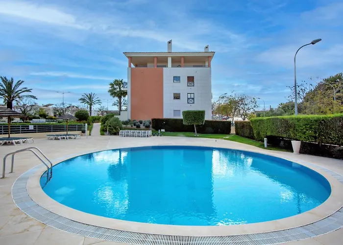 Luxury Apartment With Pool