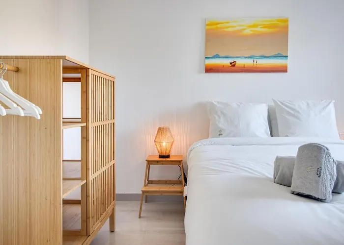 Lovely 3Bd 150M Beach Ocean View Ac Wi-Fi Balcony