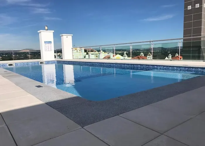 2 Bed Apartment With Roof Top Pool, Close To Falesia Beach At10