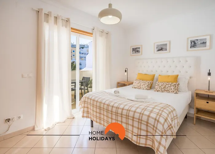 #001 Verissimo Flat By Home Holidays