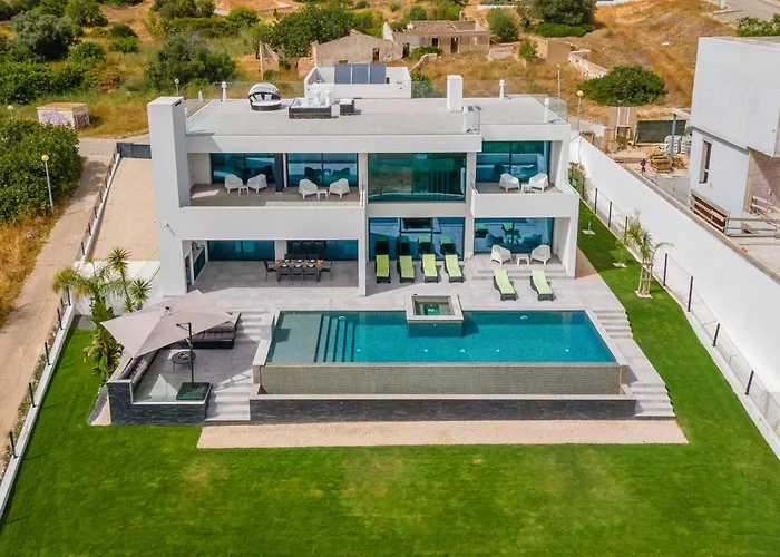 Villa Das Amendoeiras By Hellovacations