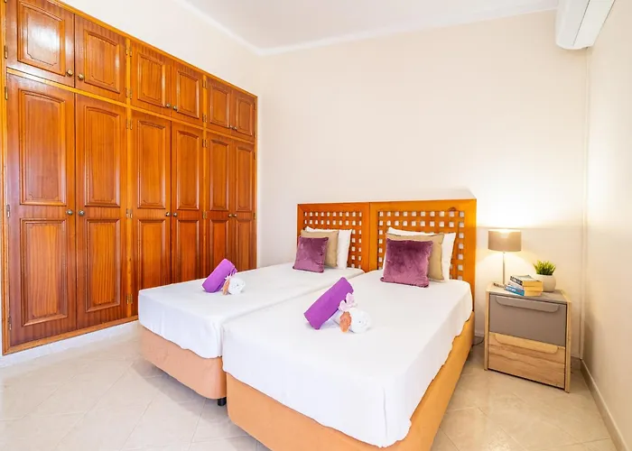 Charming Villa W Private Pool, Wi-Fi, A C, Bbq