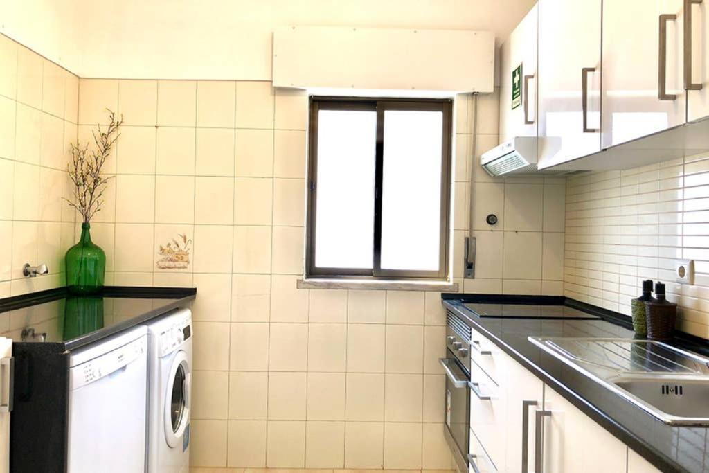 Sea View And Old Town L Close Center And Appartement Albufeira