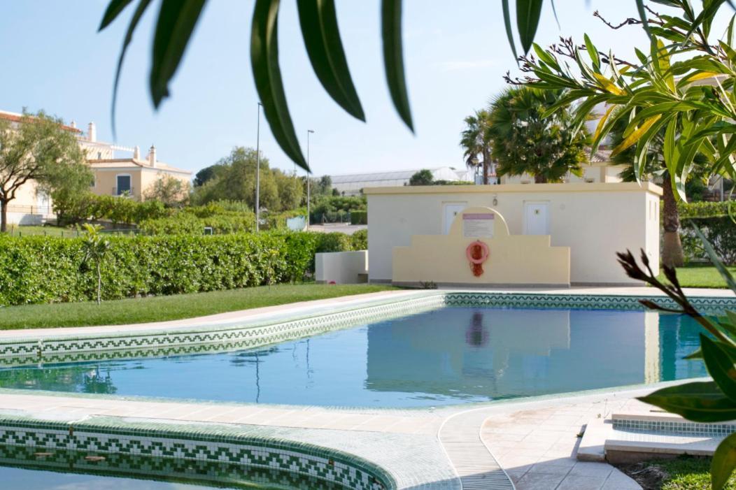 Pool And Garden Village-near Apartment