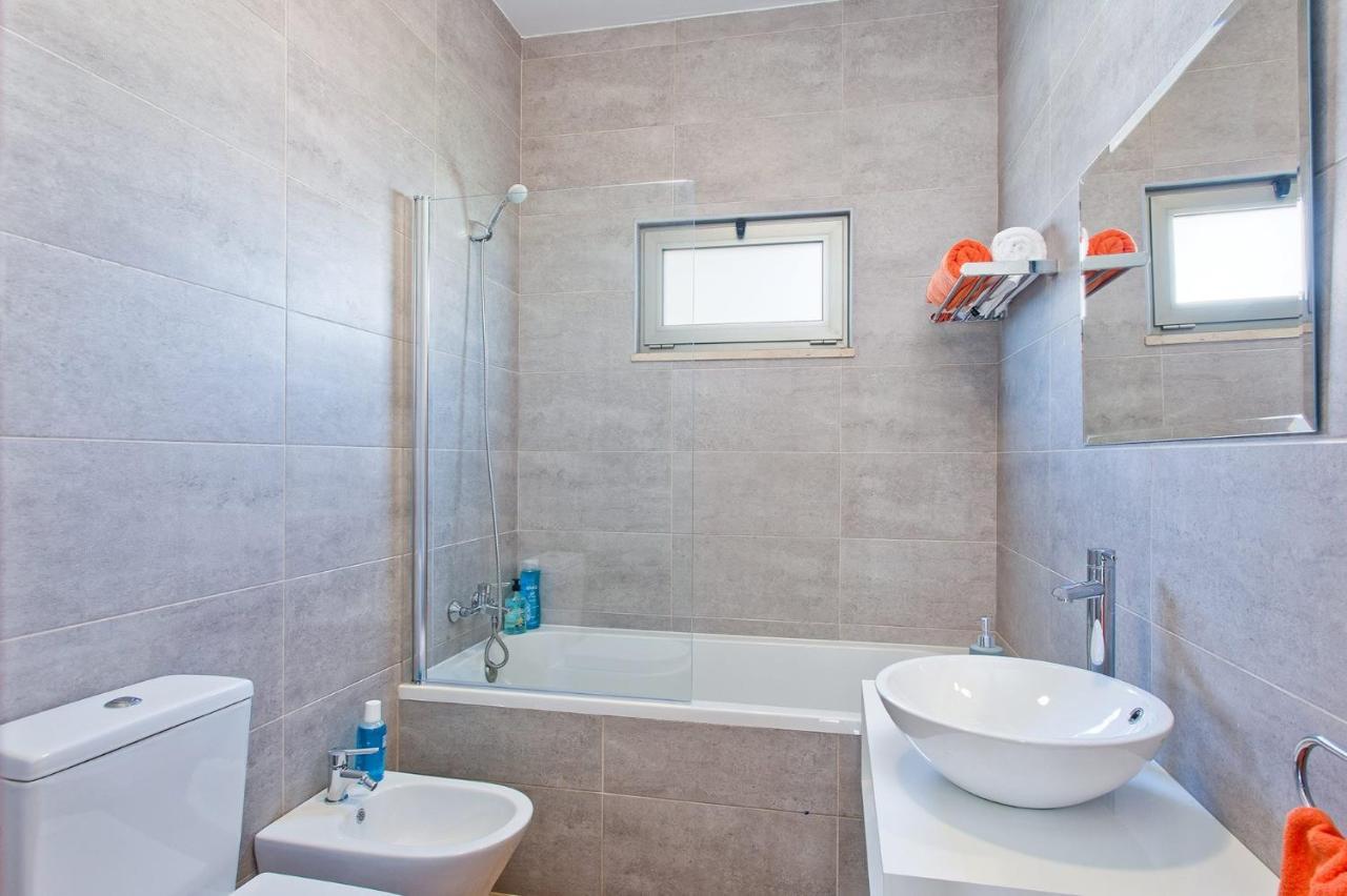 Villa Namora - Private Swimming Pool & Hot Jacuzzi Albufeira