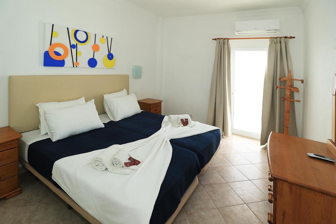 Oura Ocean Front Apartamento