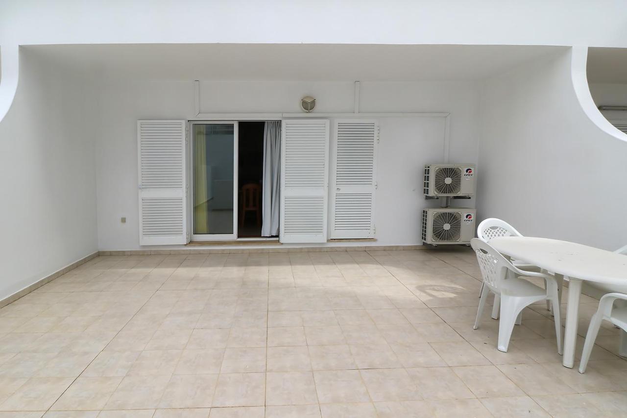 Oura Ocean Front Apartamento *