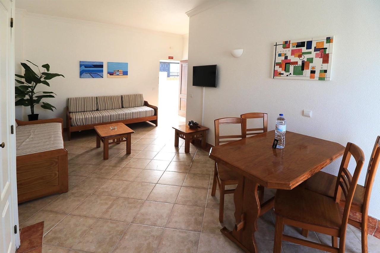 Oura Ocean Front Apartamento *