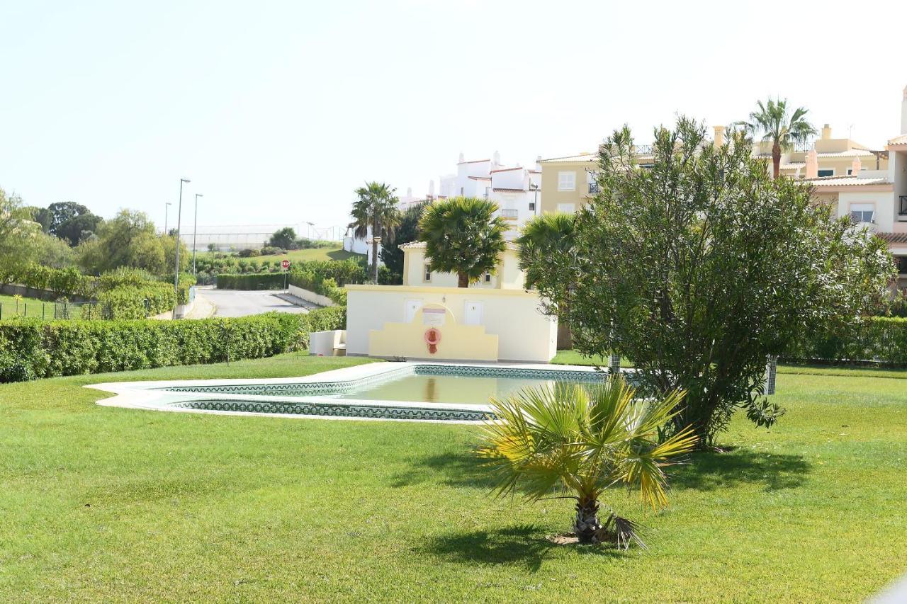 Pool And Garden Village-near Apartment