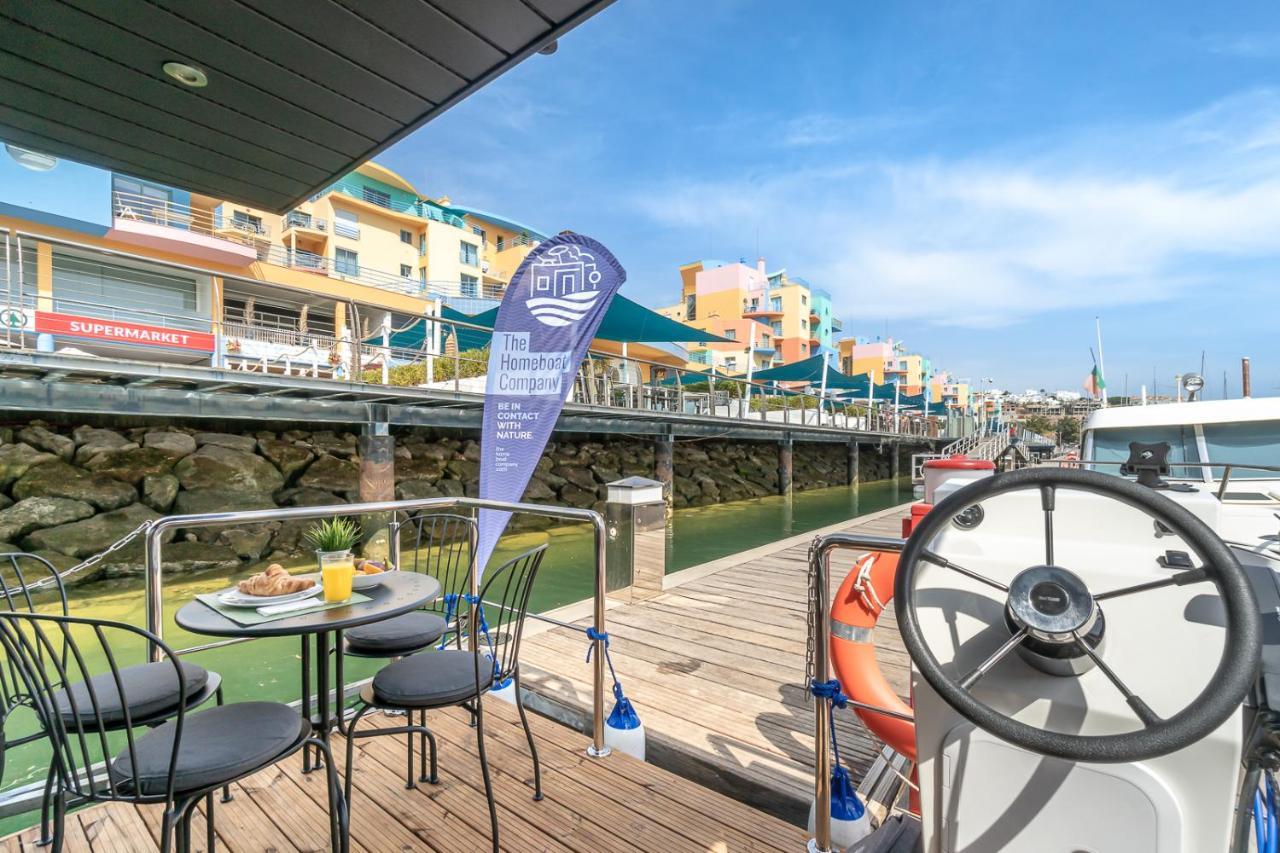 The Homeboat Company Botel 3*