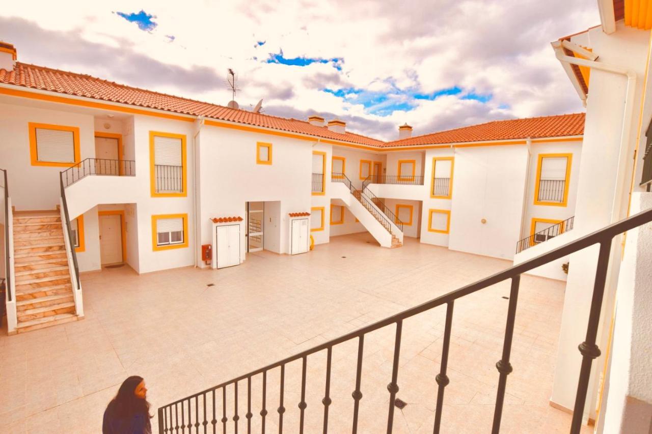 Estrada De, Urbanizacao,edificio Laranjal,apartment 18,vale Carro, 8200-596 Apartment *