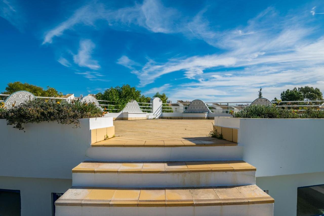Oura Beachside Retreat: Pool, Wi-fi & Location