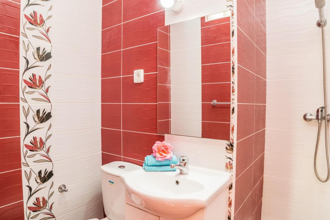 Apartment Oura Beachside Retreat: Pool, Wi-fi & Location Albufeira