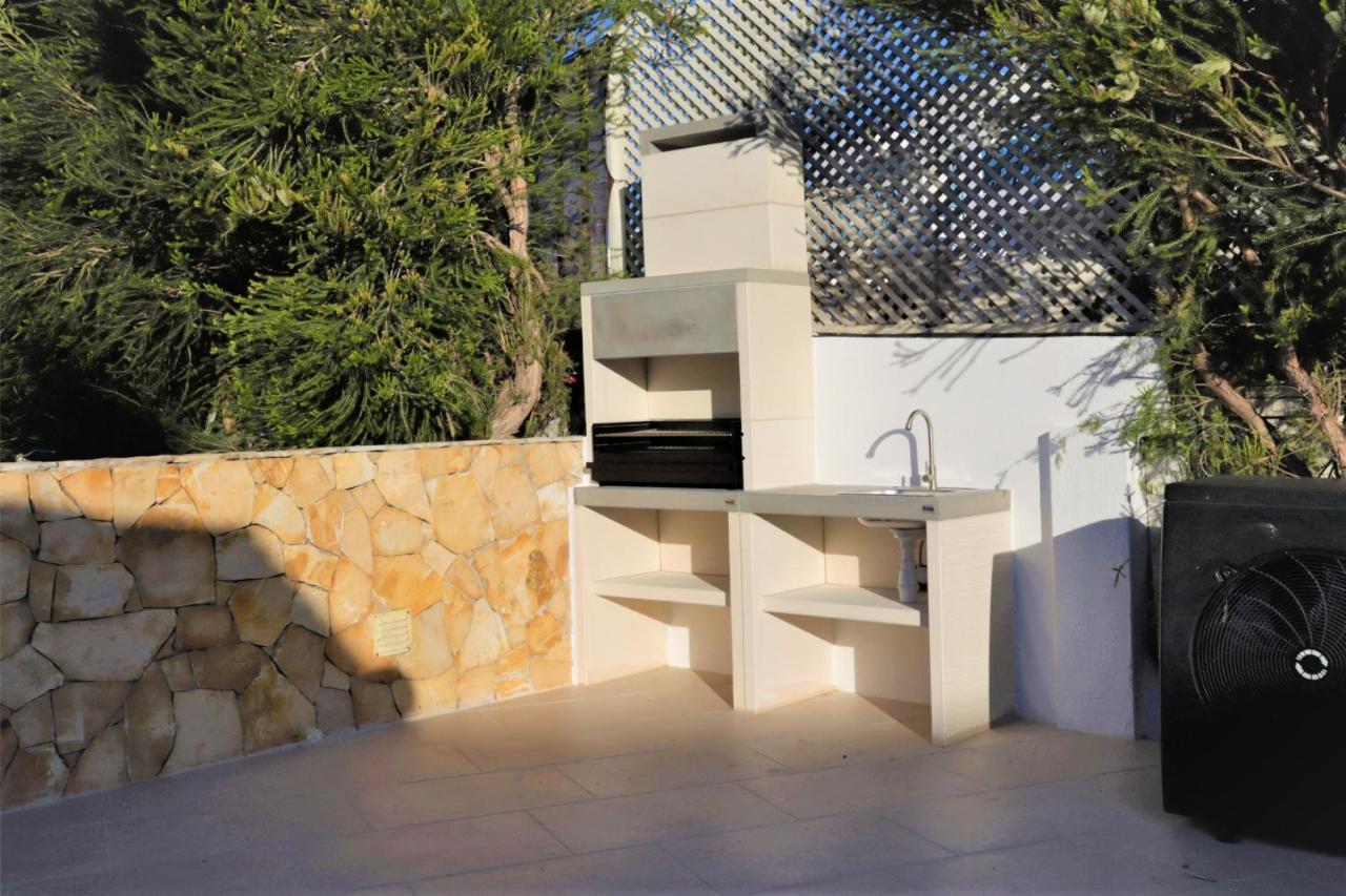 Villa Namora - Private Swimming Pool & Hot Jacuzzi *