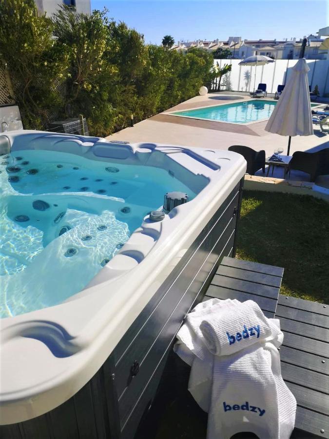 Villa Namora - Private Swimming Pool & Hot Jacuzzi
