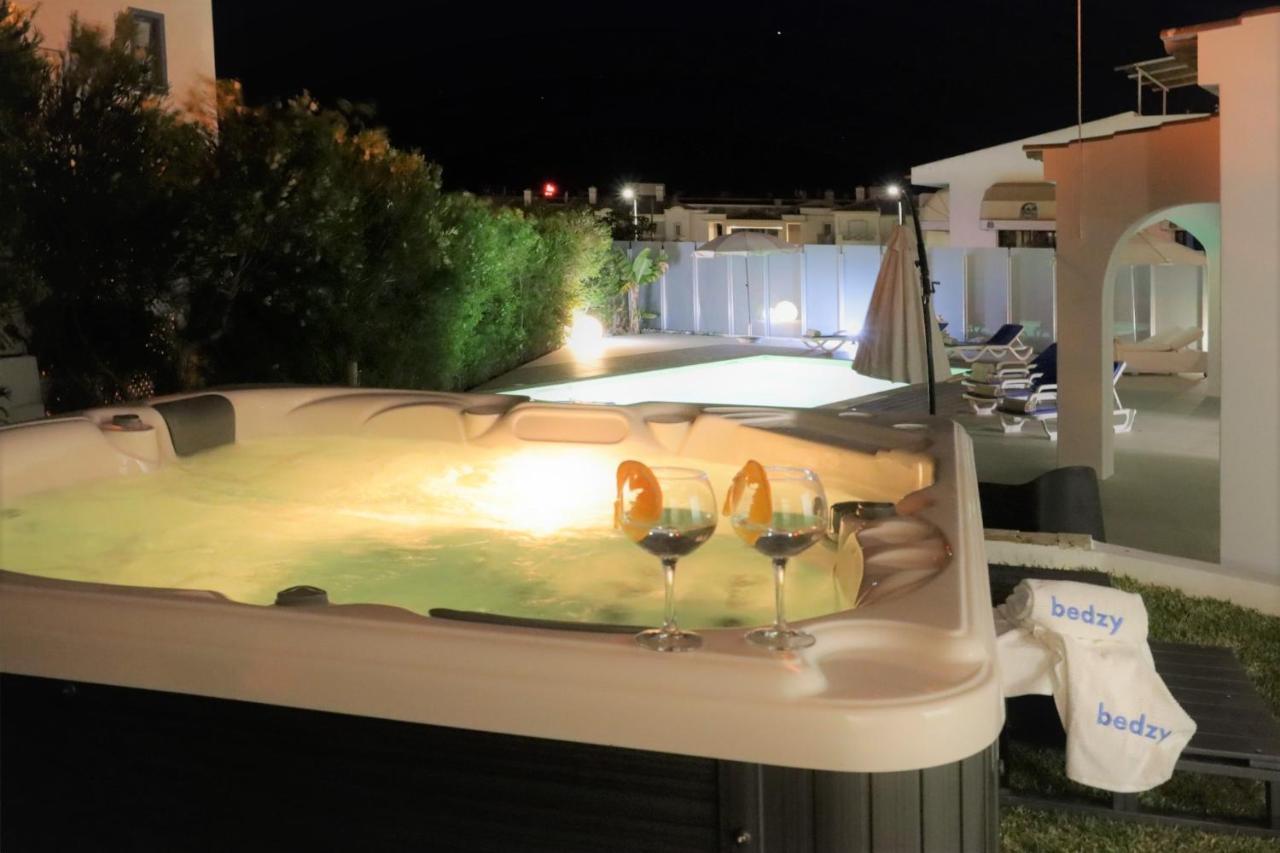 Villa Namora - Private Swimming Pool & Hot Jacuzzi *