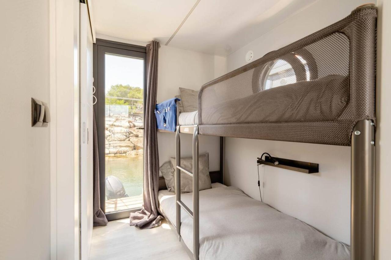 The Homeboat Company Botel