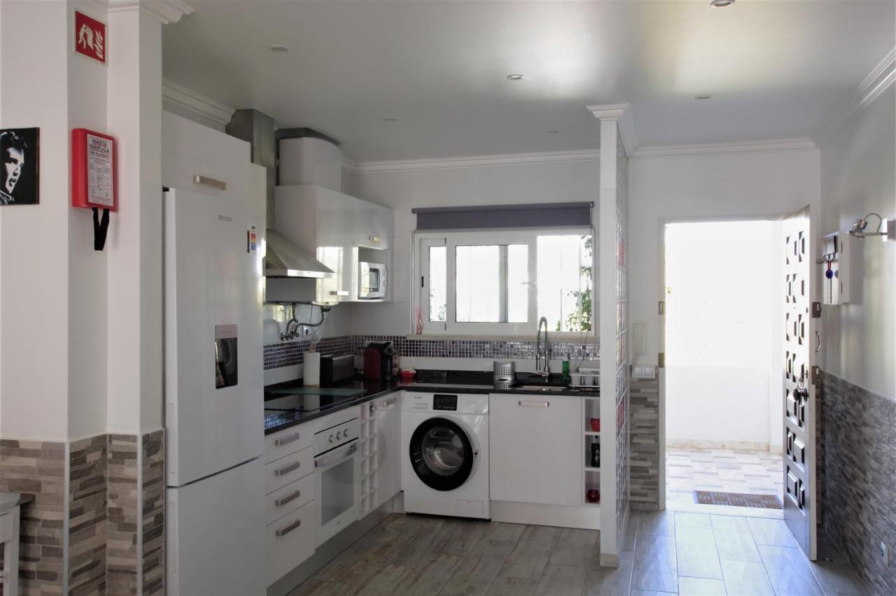 Albufeirasun, Arrive As A Guest Leave As A Friend. Albufeira