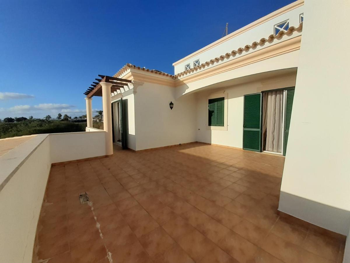 Gale 3 Storey Villa Really On The Beach Albufeira