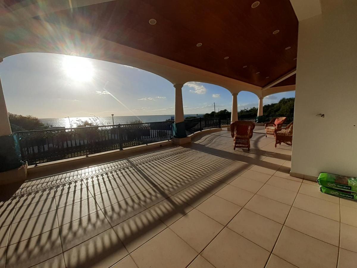 Gale 3 Storey Villa Really On The Beach
