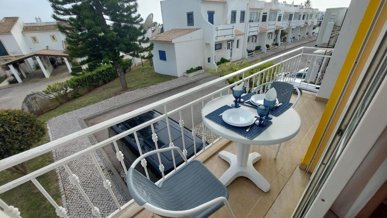 Oura Beachside Retreat: Pool, Wi-fi & Location Apartment