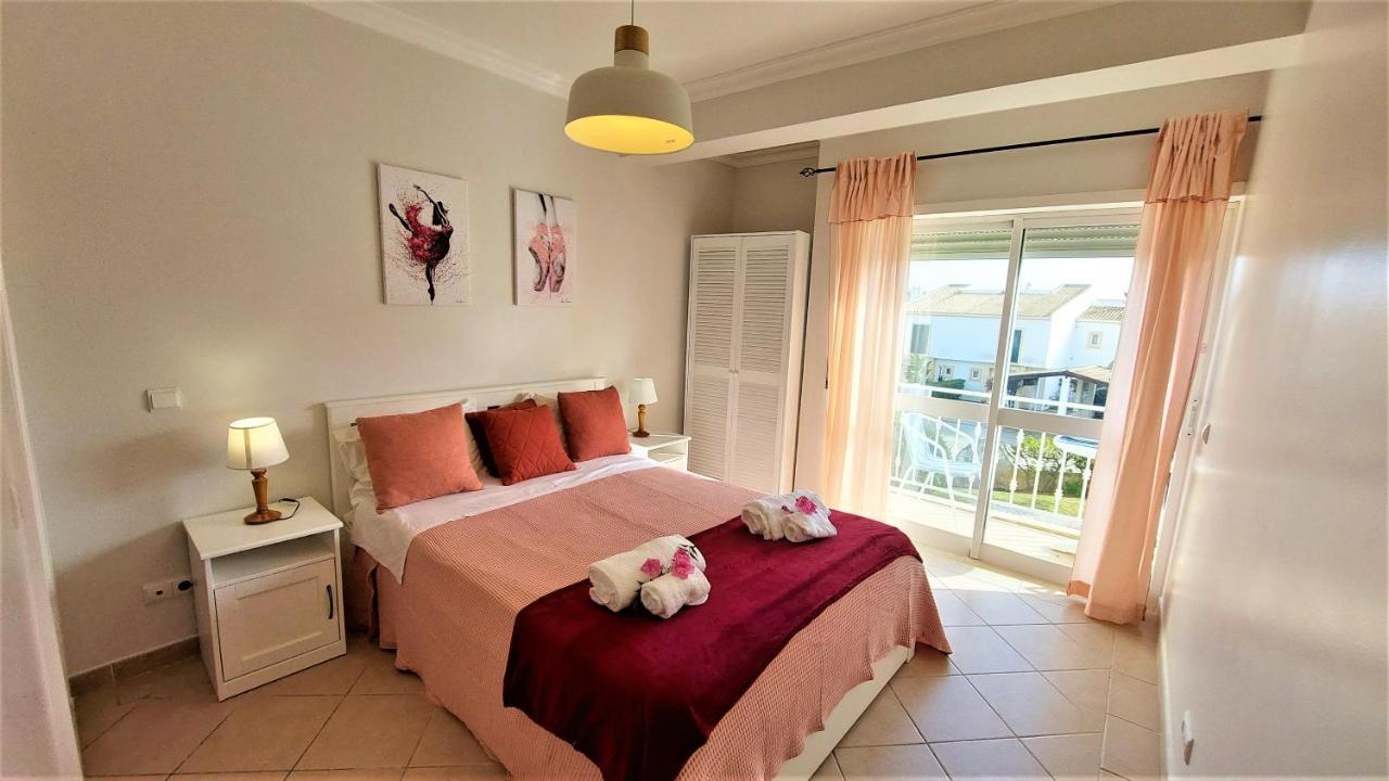 Apartment Oura Beachside Retreat: Pool, Wi-fi & Location