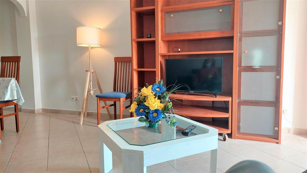 Oura Beachside Retreat: Pool, Wi-fi & Location Apartment Albufeira