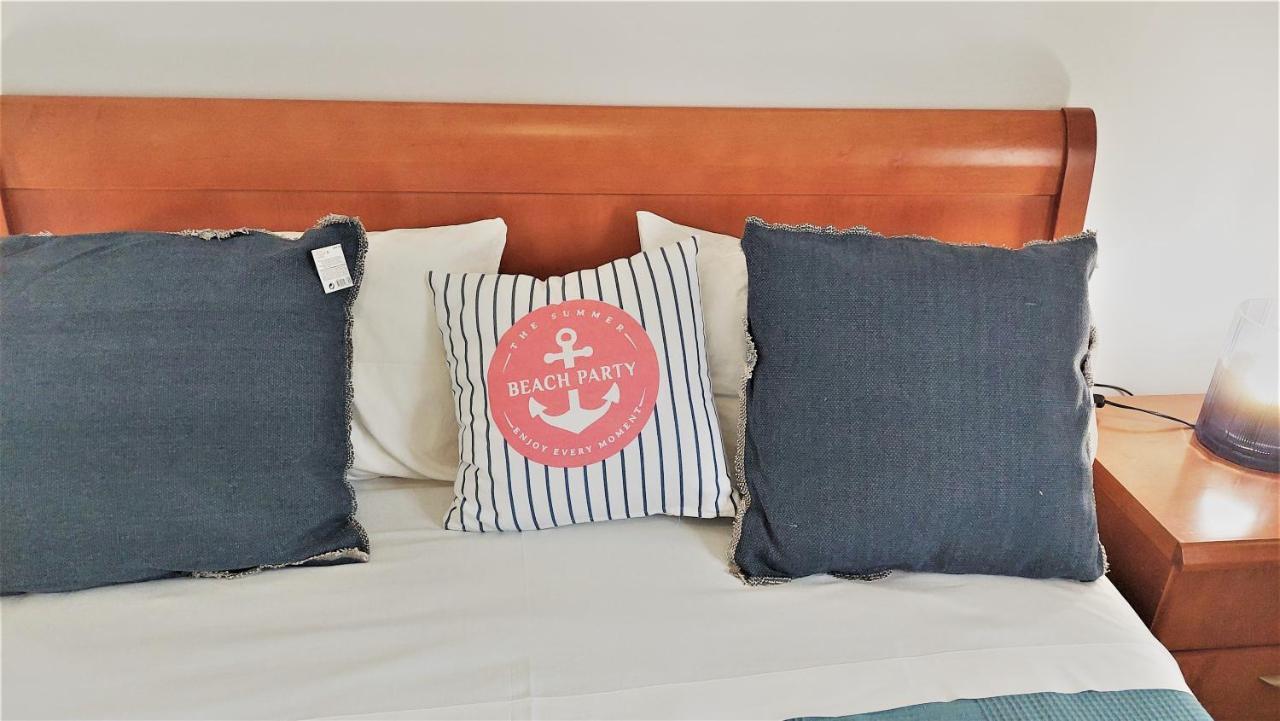 Oura Beachside Retreat: Pool, Wi-fi & Location Albufeira