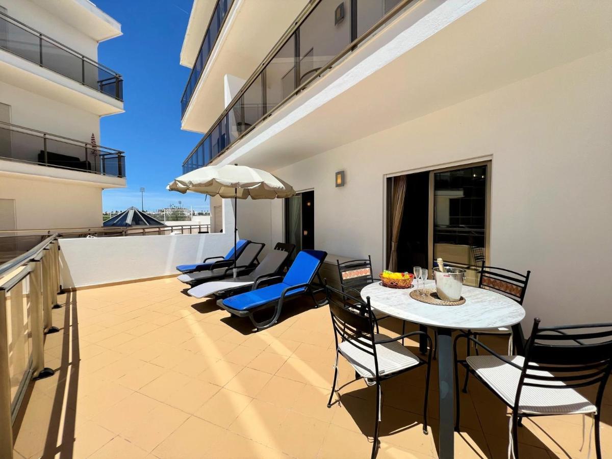 Terrace With Pool By Homing Albufeira
