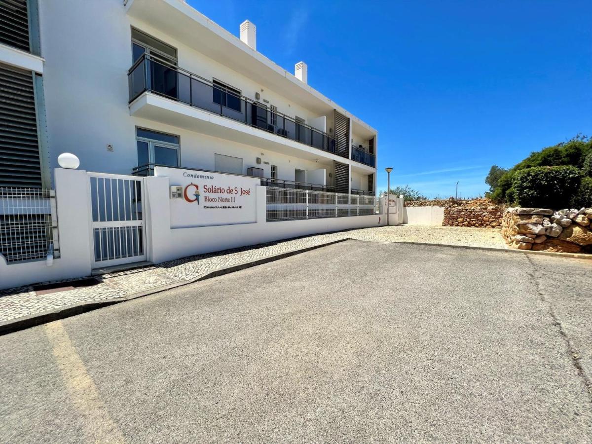 Terrace With Pool By Homing Albufeira